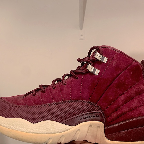 AIR JORDAN 12 RETRO 'BORDEAUX'
Burgundy size 7 - Picture 5 of 5